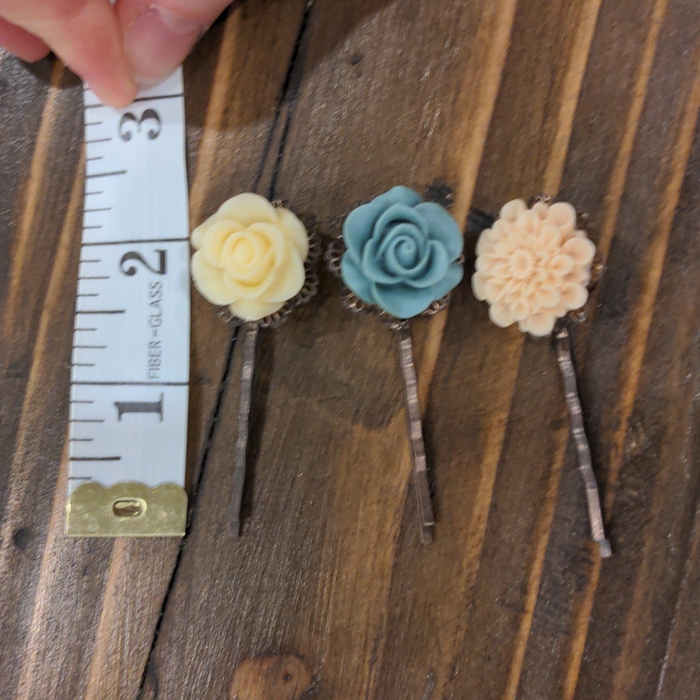 Beautiful 3 piece flower hair clips - Picture 7 of 7